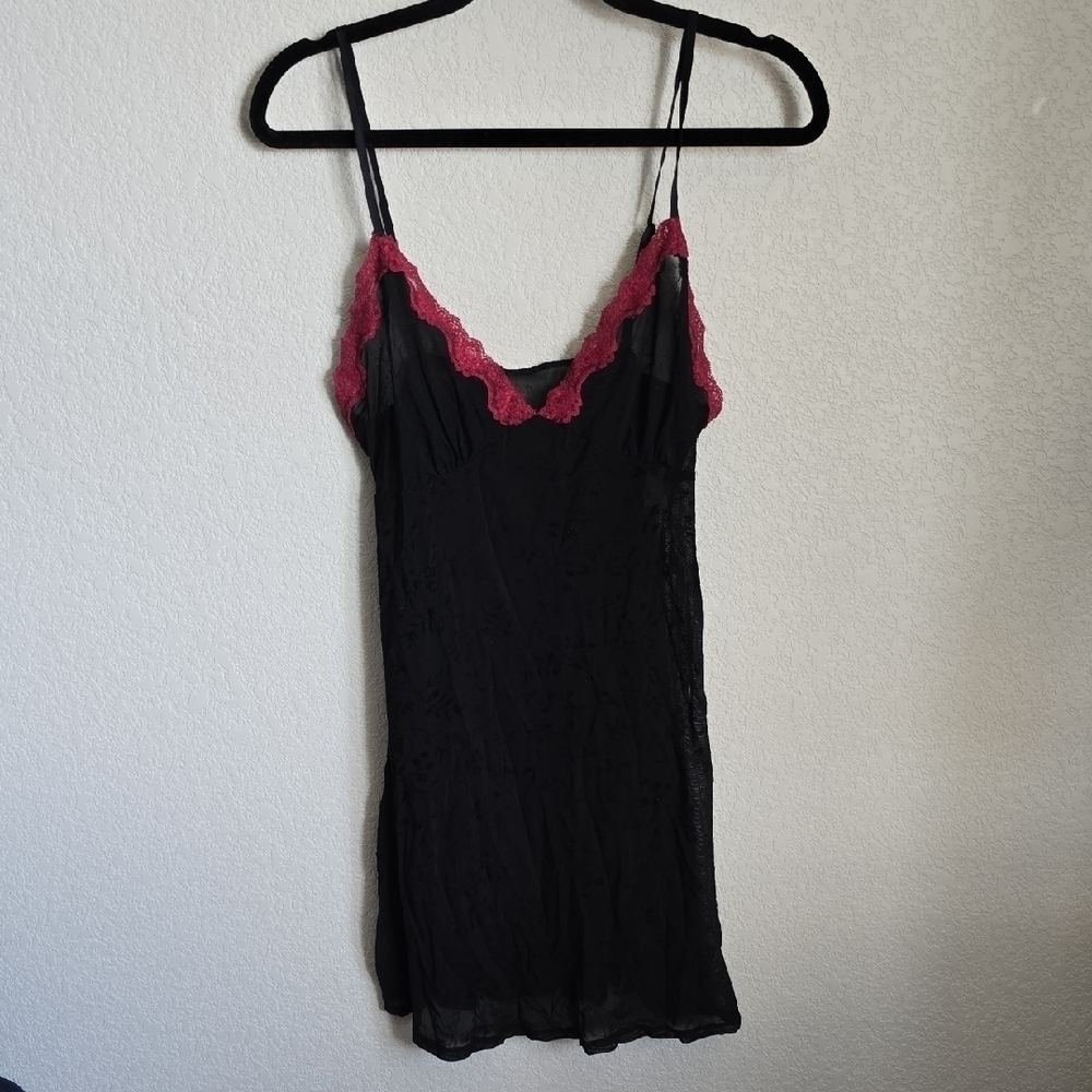 Elegant Black and Pink Lace Trim Chemise